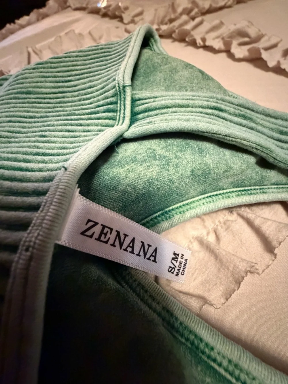 Zenana Outfitters NWT Green Ribbed V-Neck Padded Bralette S/M - Picture 4 of 6